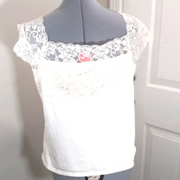 Woman's Size Large/Med Irovy Lace Top with Cap sleeves. - Picture 5 of 8